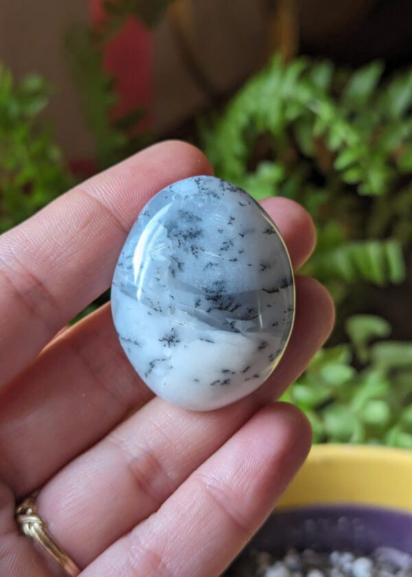 Galet Opale Dendritique, Merlinite