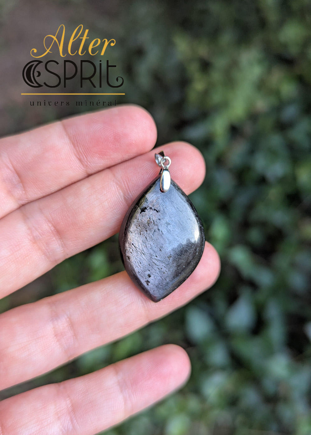 Pendentifs en hyperstène