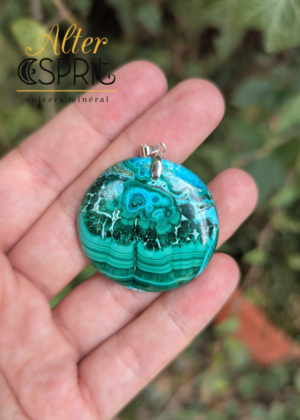 Grand pendentif rond vert avec motifs orbiculaire sur malachite