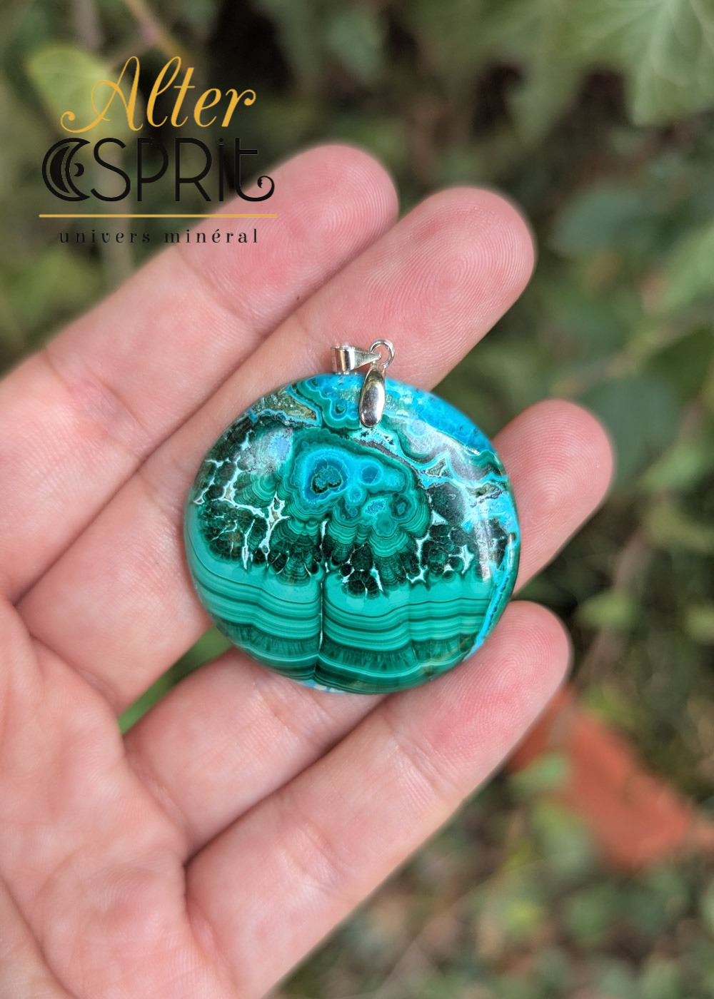 Grand pendentif rond vert avec motifs orbiculaire sur malachite
