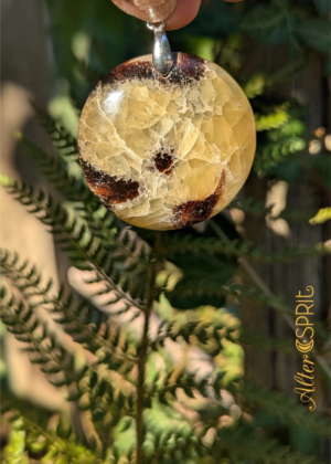 Pendentif rond en pierre naturelle de Septaria