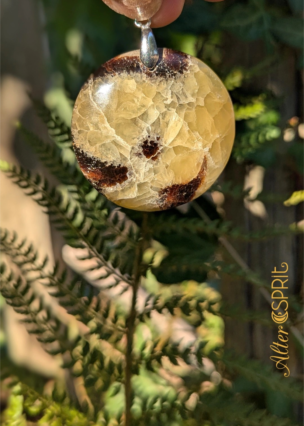 Pendentif rond en pierre naturelle de Septaria