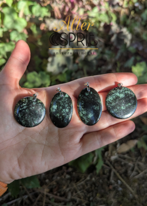 Pendentif Serpentine magnétite
